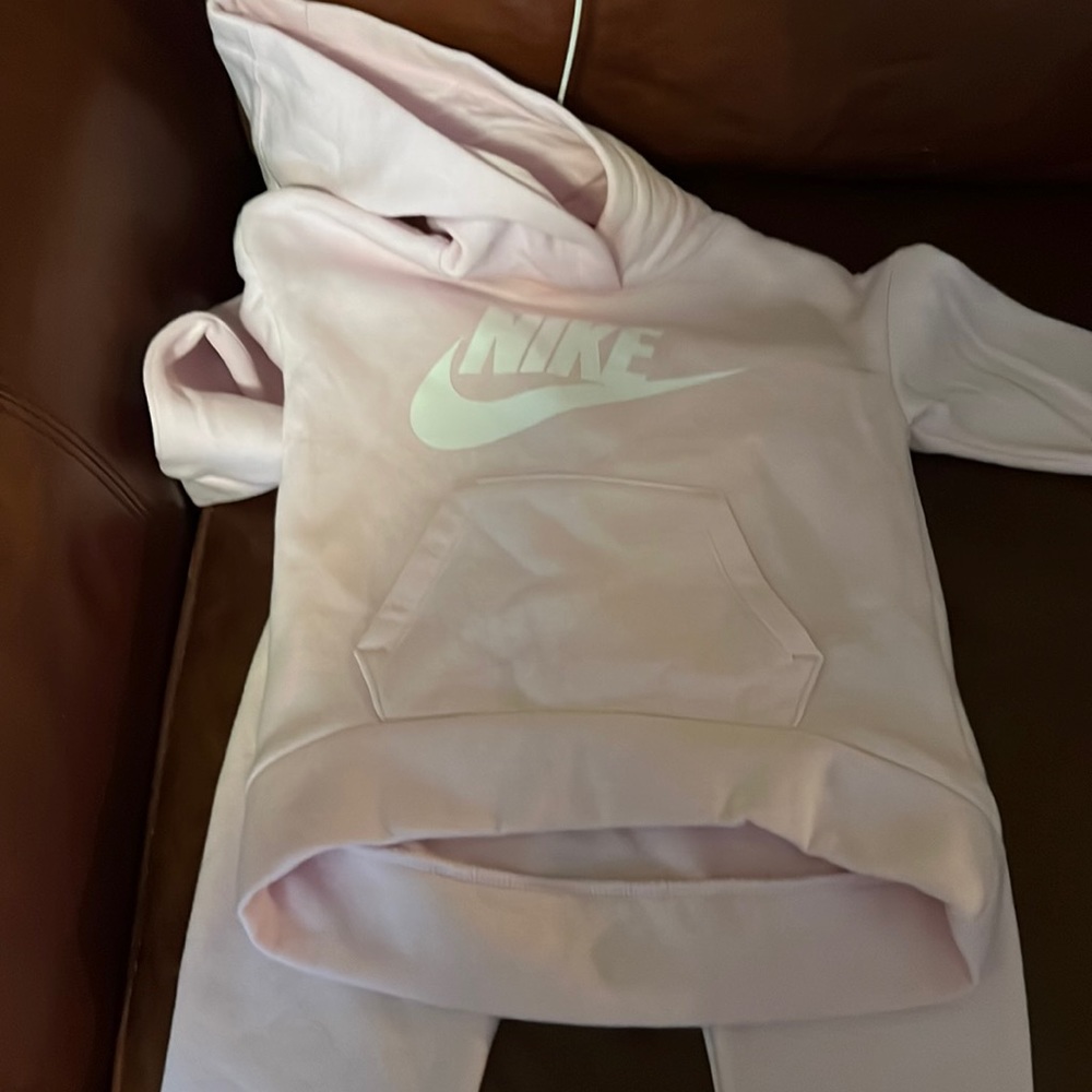 Nike Jogger outfit size 4 never worn tags still on